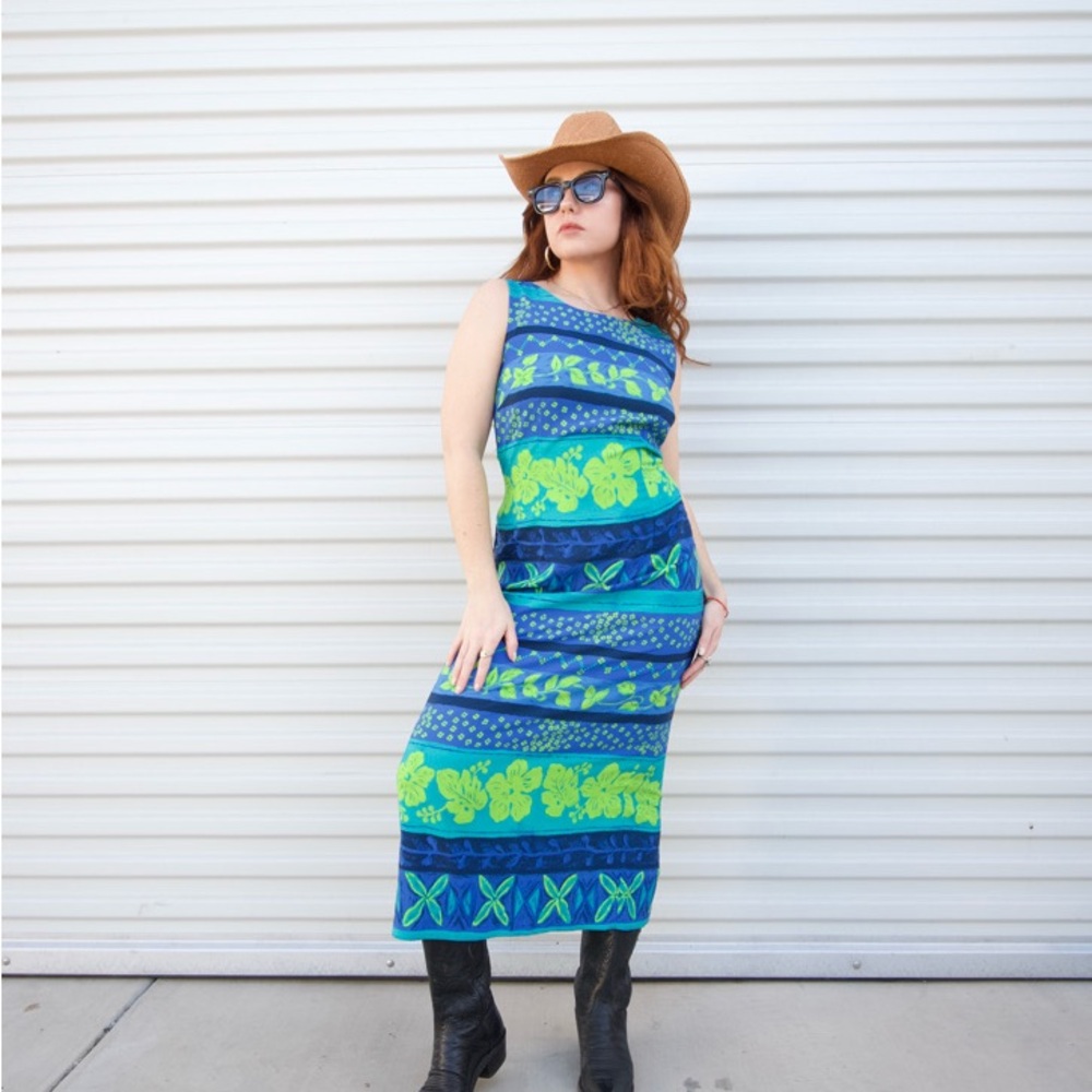 1970s Vintage Vibrant Blue and Green Hawaiian Floral Sleeveless Dress